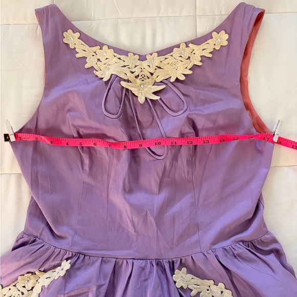 Tatyana Lavender Sleeveless Dress Cream Accents size Large with pockets ๐ - Picture 4 of 4